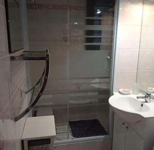 Appartamento Rez De Jardin Pinède Proximité Quartier Naturiste