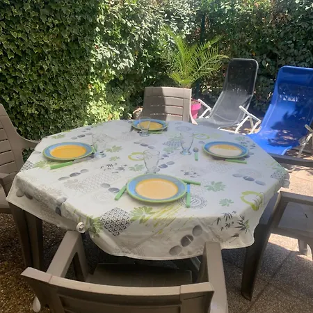 Rez De Jardin Pinede Proximite Quartier Naturiste Apartment Agde