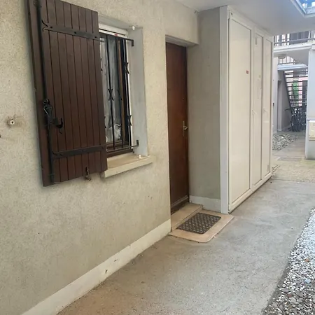 Rez De Jardin Pinede Proximite Quartier Naturiste Apartment